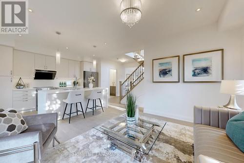 6 Dolan Lane, Richmond Hill (Bayview Hill), ON - Indoor Photo Showing Living Room