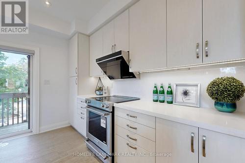 6 Dolan Lane, Richmond Hill (Bayview Hill), ON - Indoor Photo Showing Kitchen