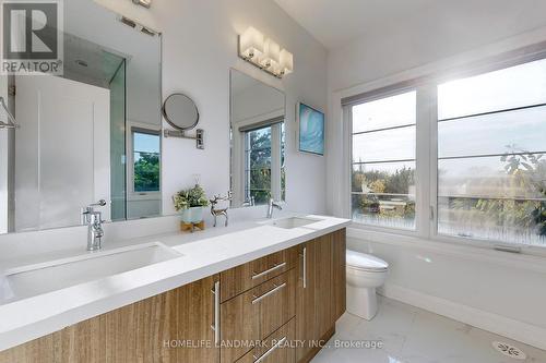 6 Dolan Lane, Richmond Hill (Bayview Hill), ON - Indoor Photo Showing Bathroom