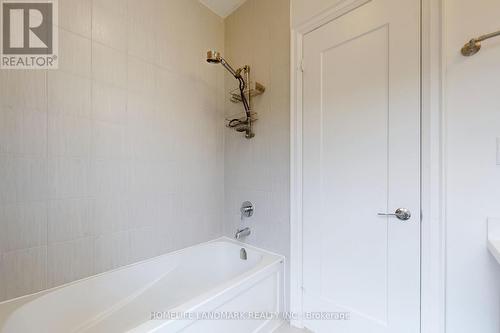 6 Dolan Lane, Richmond Hill (Bayview Hill), ON - Indoor Photo Showing Bathroom