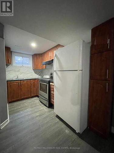 7173 Madiera Road, Mississauga (Malton), ON - Indoor Photo Showing Kitchen