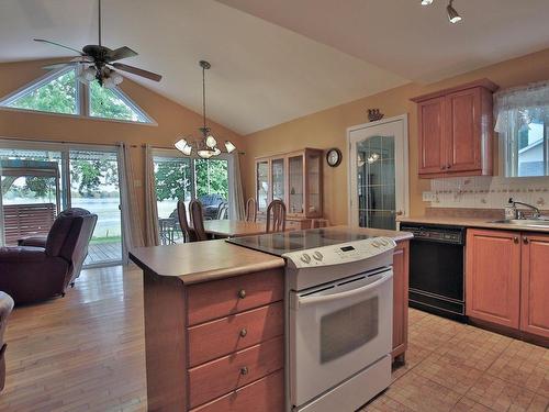 Vue d'ensemble - 949 Rue Bissonnette, Saint-Blaise-Sur-Richelieu, QC - Indoor Photo Showing Kitchen