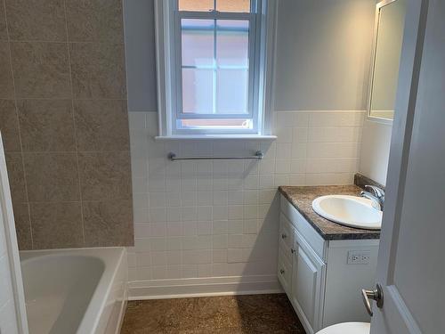 310 Brock Street E, Thunder Bay, ON - Indoor Photo Showing Bathroom