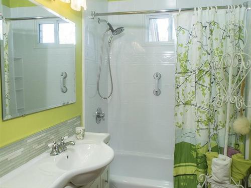 114 Elm Street W, Thunder Bay, ON - Indoor Photo Showing Bathroom