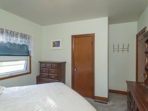 114 Elm Street W, Thunder Bay, ON - Indoor Photo Showing Bedroom