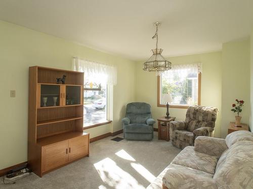 114 Elm Street W, Thunder Bay, ON - Indoor Photo Showing Living Room