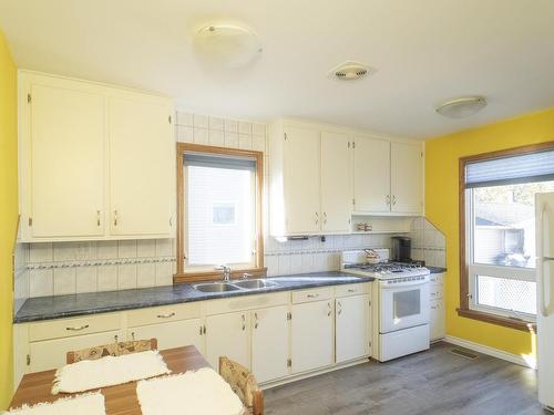 114 Elm Street W, Thunder Bay, ON - Indoor Photo Showing Kitchen With Double Sink