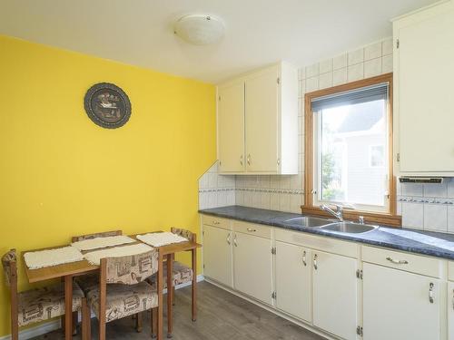 114 Elm Street W, Thunder Bay, ON - Indoor Photo Showing Kitchen With Double Sink