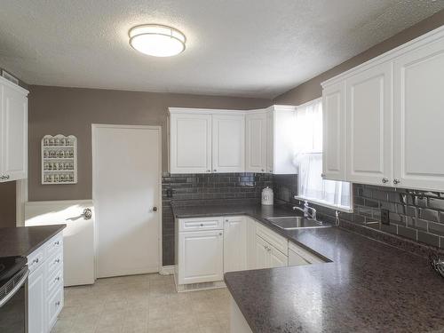 1835 Hamilton Avenue, Thunder Bay, ON - Indoor Photo Showing Kitchen