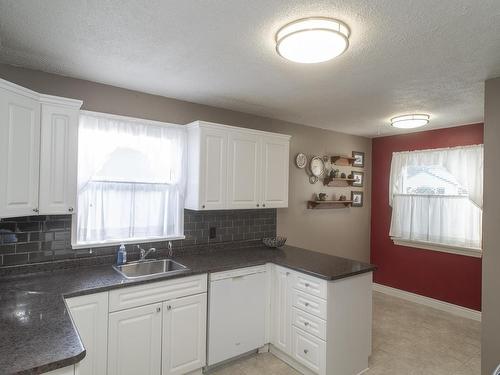 1835 Hamilton Avenue, Thunder Bay, ON - Indoor Photo Showing Kitchen