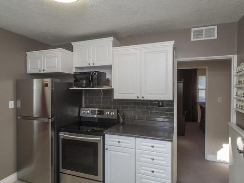 1835 Hamilton Avenue, Thunder Bay, ON - Indoor Photo Showing Kitchen