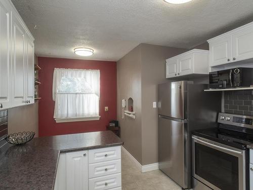 1835 Hamilton Avenue, Thunder Bay, ON - Indoor Photo Showing Kitchen