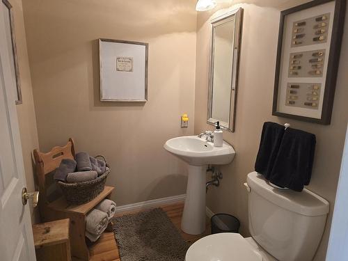 1463 Mountain Road, Thunder Bay, ON - Indoor Photo Showing Bathroom