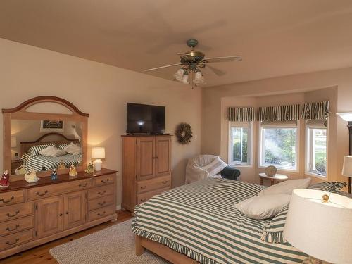 1463 Mountain Road, Thunder Bay, ON - Indoor Photo Showing Bedroom