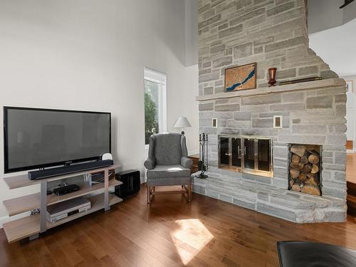 Living room - 38 Av. Odilon-Marois, Montmagny, QC - Indoor Photo Showing Living Room With Fireplace