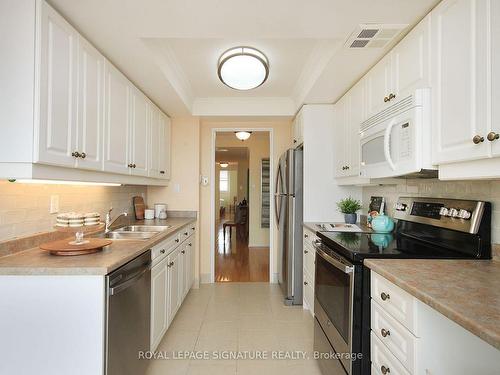 2005-75 Wynford Hts Cres, Toronto, ON - Indoor Photo Showing Kitchen With Double Sink