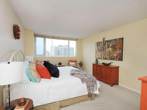 2005-75 Wynford Hts Cres, Toronto, ON - Indoor Photo Showing Bedroom