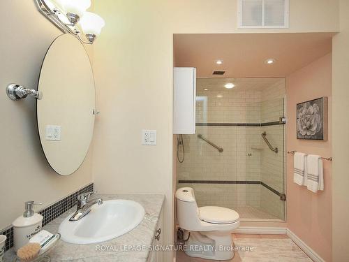 2005-75 Wynford Hts Cres, Toronto, ON - Indoor Photo Showing Bathroom