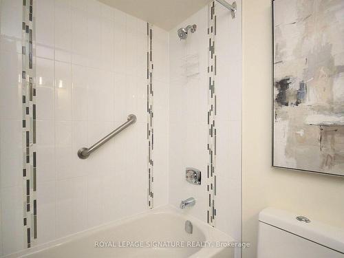 2005-75 Wynford Hts Cres, Toronto, ON - Indoor Photo Showing Bathroom