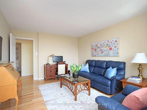 2005-75 Wynford Hts Cres, Toronto, ON - Indoor Photo Showing Living Room