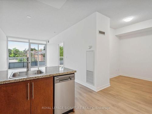 214-2885 Bayview Ave, Toronto, ON - Indoor Photo Showing Kitchen