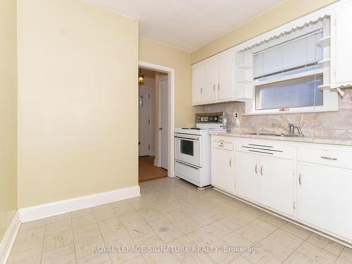 60 Gwendolen Cres, Toronto, ON - Indoor Photo Showing Kitchen