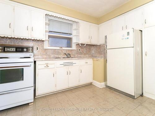 60 Gwendolen Cres, Toronto, ON - Indoor Photo Showing Kitchen