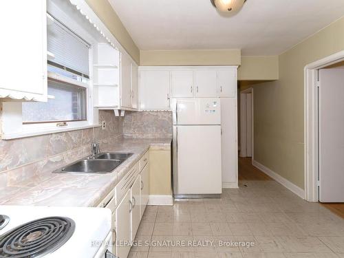 60 Gwendolen Cres, Toronto, ON - Indoor Photo Showing Kitchen With Double Sink