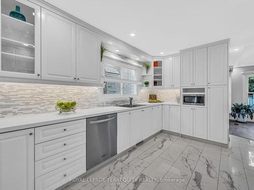 3543 Kelso Cres, Mississauga, ON - Indoor Photo Showing Kitchen