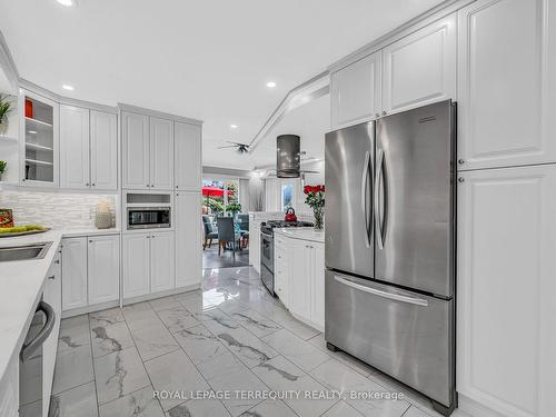 3543 Kelso Cres, Mississauga, ON - Indoor Photo Showing Kitchen