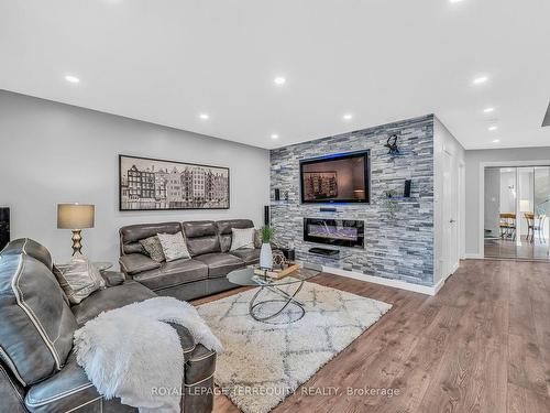 3543 Kelso Cres, Mississauga, ON - Indoor Photo Showing Living Room With Fireplace