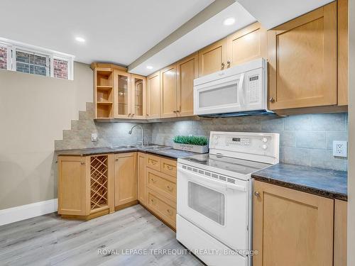 3543 Kelso Cres, Mississauga, ON - Indoor Photo Showing Kitchen