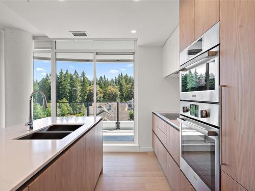 702-2000 Hannington Rd, Langford, BC - Indoor Photo Showing Kitchen With Double Sink