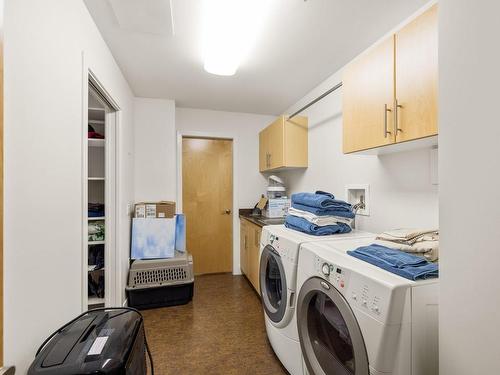 302-738 Sayward Hill Terr, Saanich, BC - Indoor Photo Showing Laundry Room