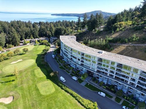 302-738 Sayward Hill Terr, Saanich, BC - Outdoor With View