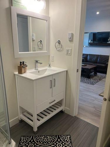 24-1240 Alpine Road, Kamloops, BC - Indoor Photo Showing Bathroom