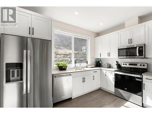 1240 Alpine Road Unit# 60, Sun Peaks, BC - Indoor Photo Showing Kitchen