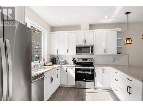 1240 Alpine Road Unit# 60, Sun Peaks, BC - Indoor Photo Showing Kitchen