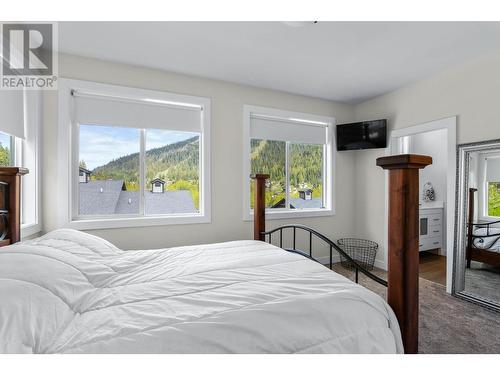 1240 Alpine Road Unit# 60, Sun Peaks, BC - Indoor Photo Showing Bedroom