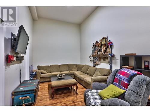 1240 Alpine Road Unit# 60, Sun Peaks, BC - Indoor Photo Showing Living Room