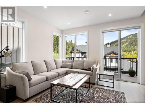 1240 Alpine Road Unit# 60, Sun Peaks, BC - Indoor Photo Showing Living Room