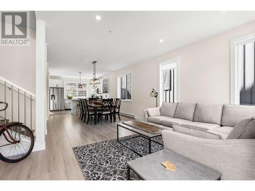 1240 Alpine Road Unit# 60, Sun Peaks, BC - Indoor Photo Showing Living Room