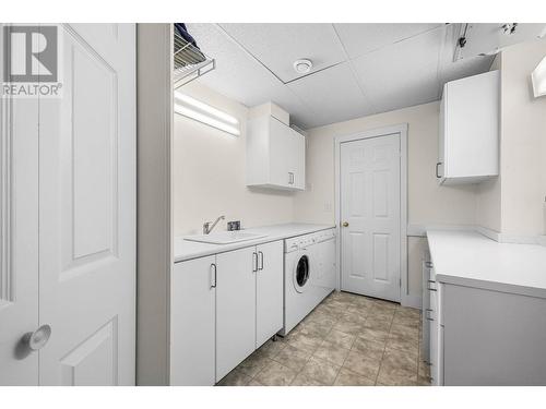 2417 Fairways Drive, Sun Peaks, BC - Indoor Photo Showing Laundry Room