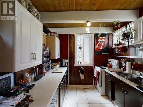 190 St Paul  W Street, Kamloops, BC - Indoor Photo Showing Kitchen