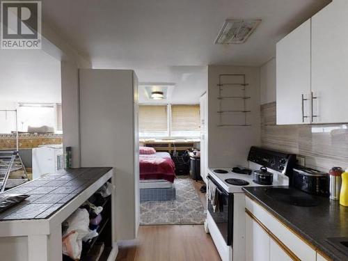 190 St Paul  W Street, Kamloops, BC - Indoor Photo Showing Kitchen