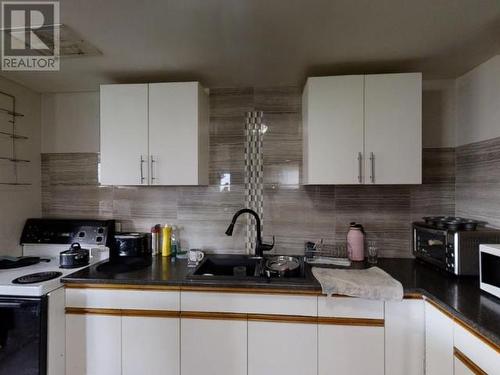 190 St Paul  W Street, Kamloops, BC - Indoor Photo Showing Kitchen