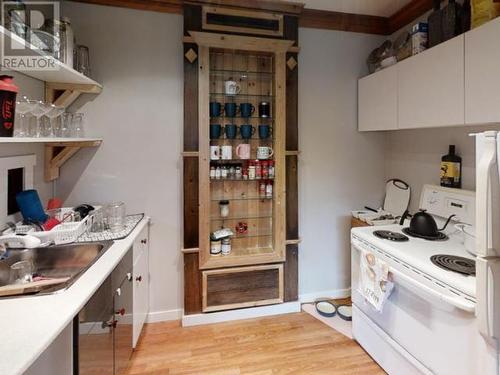 190 St Paul  W Street, Kamloops, BC - Indoor Photo Showing Kitchen