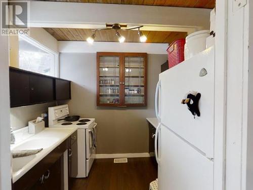 190 St Paul  W Street, Kamloops, BC - Indoor Photo Showing Kitchen