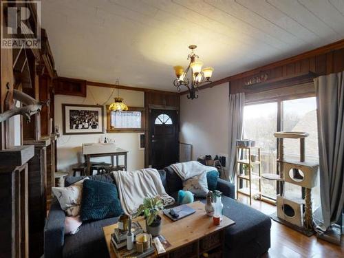 190 St Paul  W Street, Kamloops, BC - Indoor Photo Showing Living Room