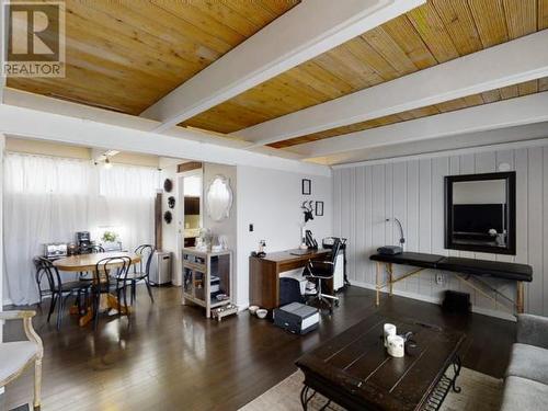 190 St Paul  W Street, Kamloops, BC - Indoor Photo Showing Living Room